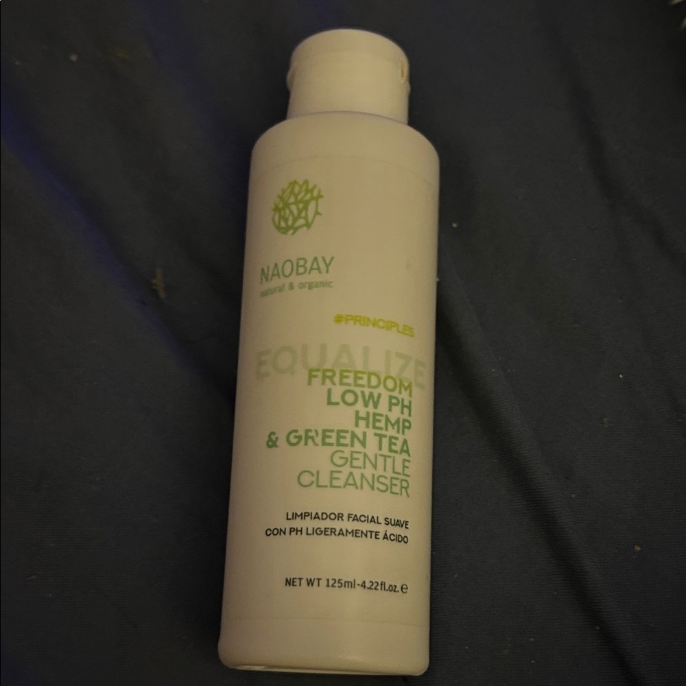 Gentle Cleanser - White and Green